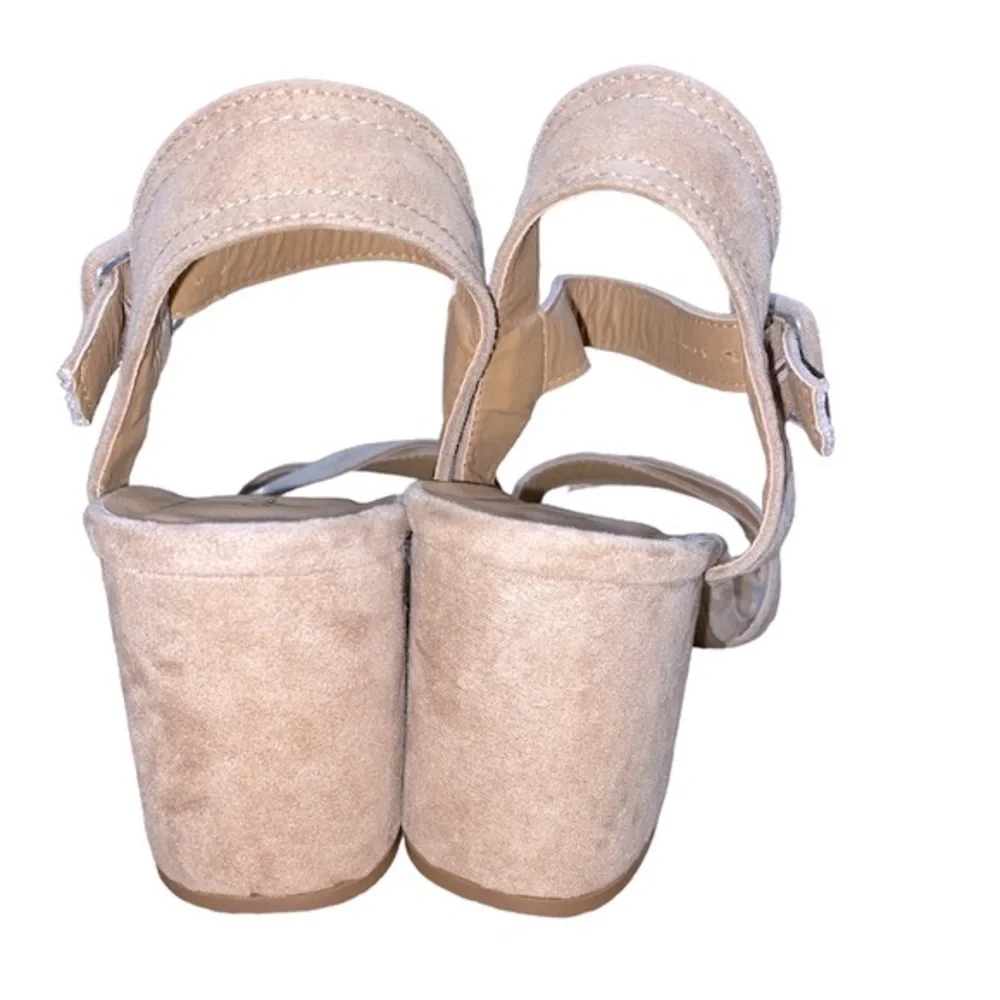 Qupid tan suede block heels size 9